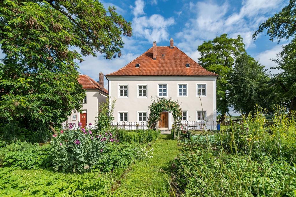 Historischer Pfarrhof Niederleierndorf Langquaid Exterior photo